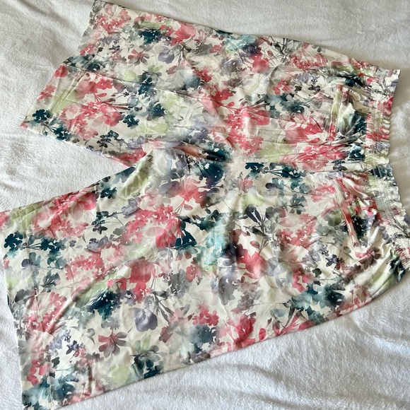 Athleta floral capris - Picture 2 of 7